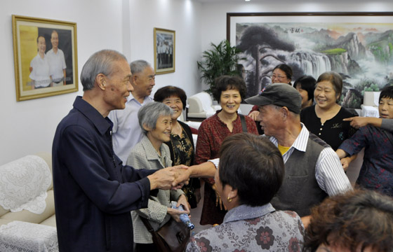 ag亚娱集团电缆召开50周年迈职工座谈会